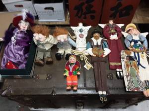 lot 43 image: Lot Of Dolls & Figurines