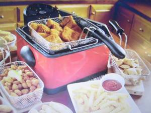 lot 26 image: Ginnys Brand Deep Fryer with Timer...