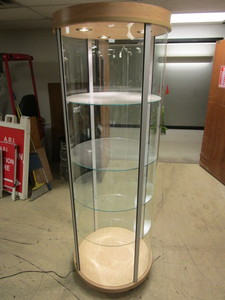lot 515 image: ROLLING LIGHTED GLASS DISPLAY CABINET, WITH FOUR SHELVES, LOCKABLE