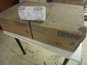 lot 523 image: KLEENEX WHITE MULTI-FOLD TOWELS - BULK CASES
