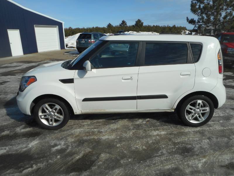 lot 3 image: 2010 Kia Soul