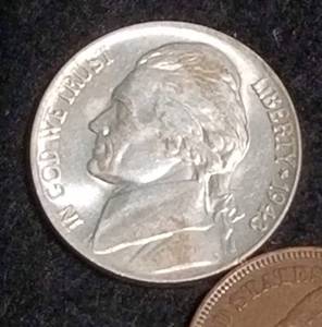 lot 10 image: 3 COINS 2 INDIAN HEAD CENTS AND A BU WAR NICKEL