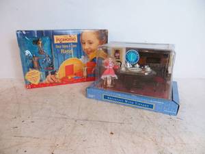 2 Small Doll Playsets