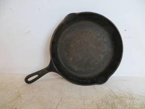 VINTAGE Cast Iron Pan 12