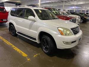 lot 8 image: 2003 Lexus GX470 4x4 V8