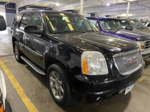 lot 16 image: 2007 GMC Yukon Denali AWD
