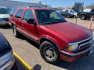 lot 28 image: 1997 Chevrolet Blazer LT 4x4