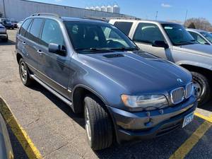 lot 33 image: 2003 BMW X5 4.4L