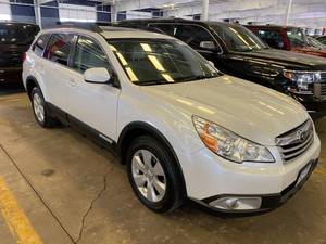 lot 35 image: 2010 Subaru Outback pzev AWD