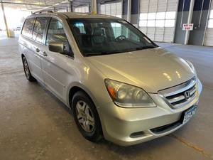 lot 38 image: 2005 Honda Odyssey EX-L
