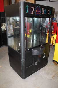 lot 143 image: Toy House Rainbow Claw Machine Crane Game