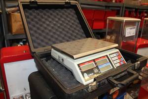 lot 146 image: Q Tech 65lb. Digital Scale with Carry Case