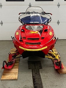 lot 11 image: 2011 Polaris Edge-X Snowmobile