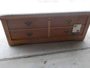 lot 3 image: Lane Cedar Chest with upholstered t...