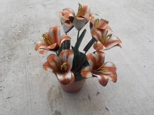 lot 11 image: Metal Flowers on Metal Stand 20 Hi...