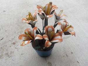 lot 12 image: Metal Flowers on Metal Stand 20 Hi...