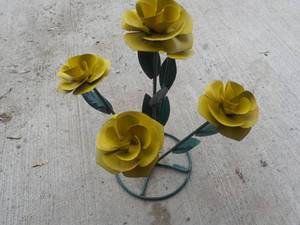 lot 14 image: Metal Flowers on Metal Stand 16 Hi...