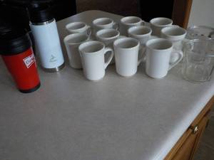 lot 21 image: Caribou Beverage, Set of 11 Cups, G...
