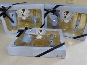 lot 25 image: Set of 3 Ariana Grande Fragrance Gi...