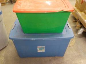 lot 33 image: 2 Tubs with covers...