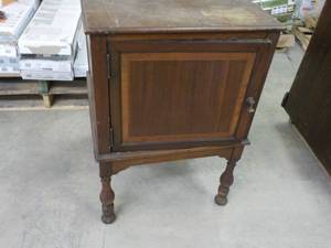 lot 42 image: wood cabinet with 1 door 21 x 22 x ...