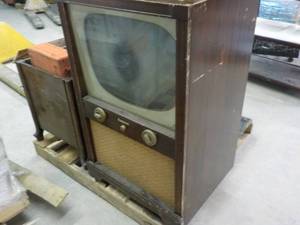 lot 43 image: Sentinel Retro T. V. ...