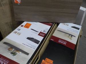 lot 104 image: Set of 3 Home Decorators Collection...