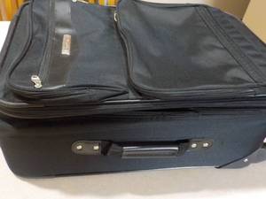lot 123 image: Embark Suitcase 22 x 14 x 9 on whee...