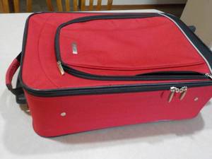 lot 124 image: Embark Suitcase 19 x 13 x 7 on whee...