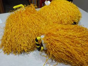 lot 156 image: 3 Pom Poms...