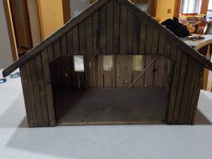 lot 163 image: Lighted Stable for Nativity Scene- ...