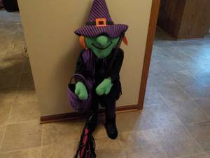 lot 172 image: 44 Tall Witch...