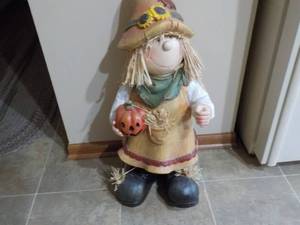 lot 175 image: 28 Tall Fall Character...