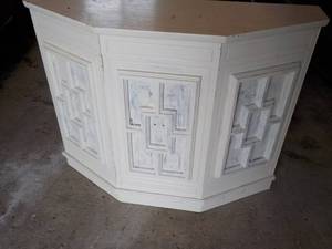 lot 176 image: Cabinet- just needs a coat of paint...
