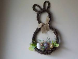 lot 178 image: Easter Dcor...
