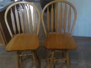 lot 168 image: Set of 2 Swivel Oak Bar Stools 24 ...
