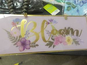 lot 216 image: Summer Lot...