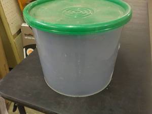 lot 295 image: 3 Gallon Pail Bar-b-Que Sauce...