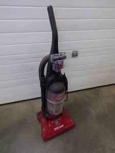 lot 41 image: Bissell Bag less Vacuum