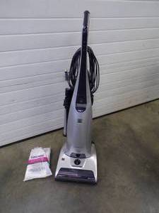 lot 42 image: Kennmore Upwright Vacuum with bags