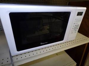 lot 45 image: Microwave
