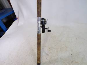 lot 18 image: Heavy Duty Rod and reel