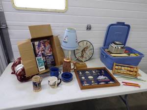 lot 21 image: Household Dcor Lot