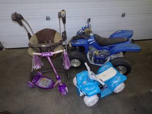 lot 57 image: 2 Battery Powered 4 Wheel kids toys, Baby rocker, and scooter