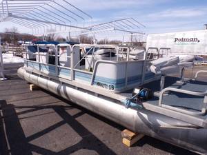 lot 12 image: 1992 Northwoods 21 Pontoon with 40 HP Yamaha