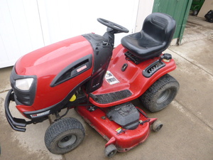 lot 4 image: Craftsman YTS4500 Riding Lawn Mower