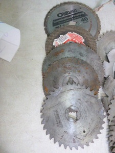 lot 12 image: Lot of Saw Blades