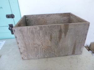 lot 15 image: Wooden Crate