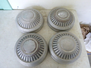 lot 16 image: 4 Hub Caps