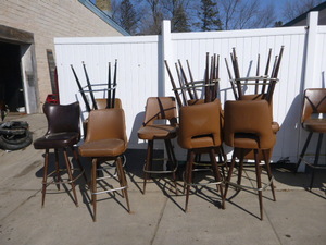 lot 210 image: 17 Bar Stools